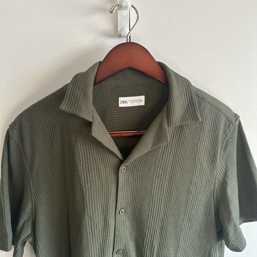 Zara Men's Casual Olive Shirt. M